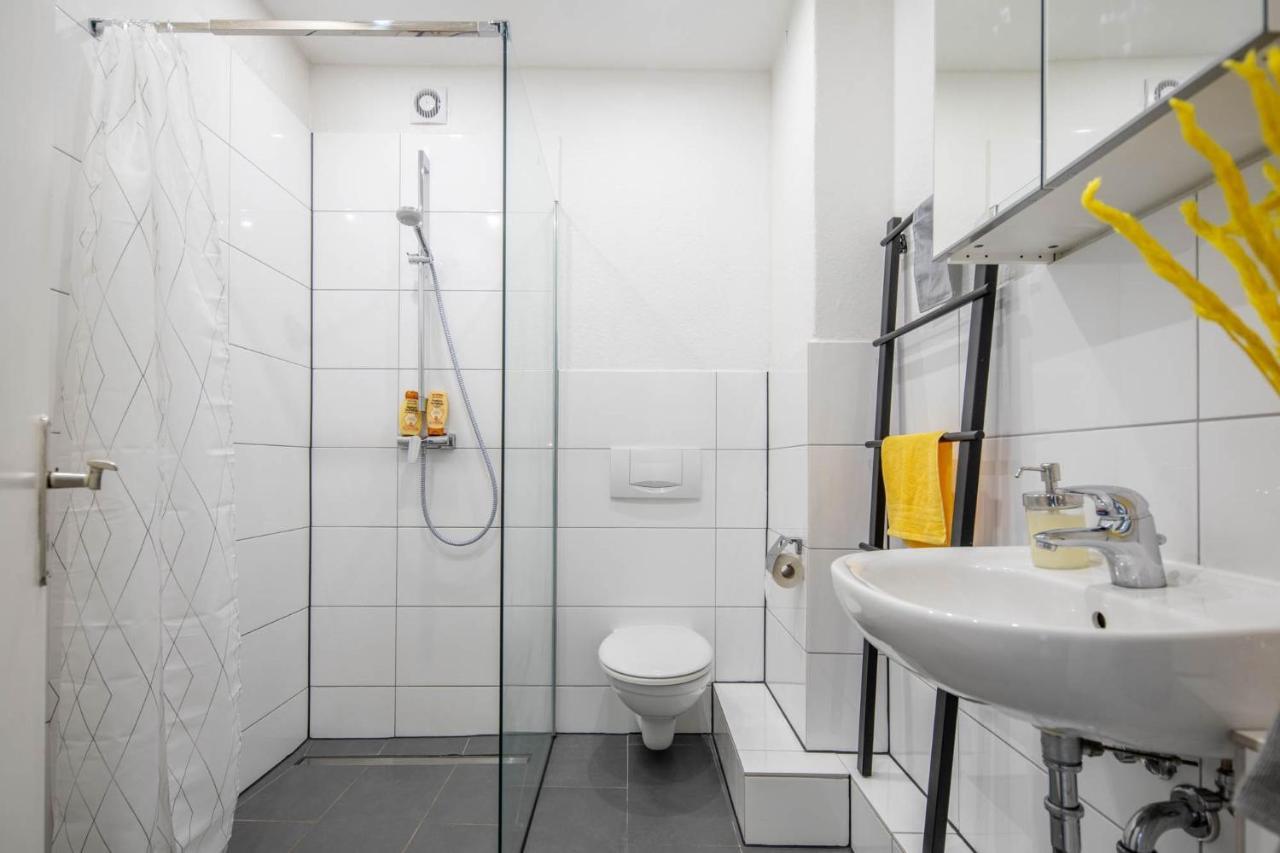 Studio Loft With Walk-In Rain-Shower Apartment Hamburg Bagian luar foto
